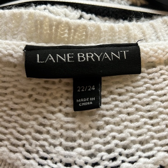 Lane Bryant Crochet Sweater Sz 22/24 scalloped hem & Sleeves White w/ Black Trim - Picture 5 of 7